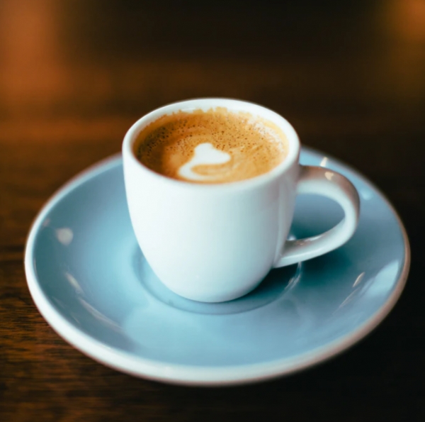 커피를 매일 석 잔 이상 마시는 사람의 대장암 발생 위험이 77%나 낮았다는 연구결과가 국내에서 나왔다.(사진 제공=Unsplash)