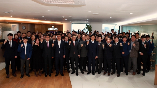 유니에스가 2024 한국 아웃소싱 리딩컴퍼니 종합아웃소싱 분야에 선정됐다.