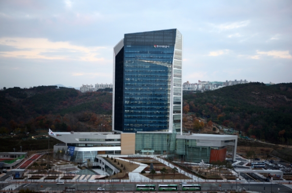한국석유공사에서 2024년 상반기 신입 및 경력직원을 공개 채용하고 있다.