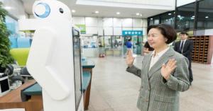 전국 최초 인공지능 활용한 민원응대 로봇 ‘파워봇’ 양천구청에 설치